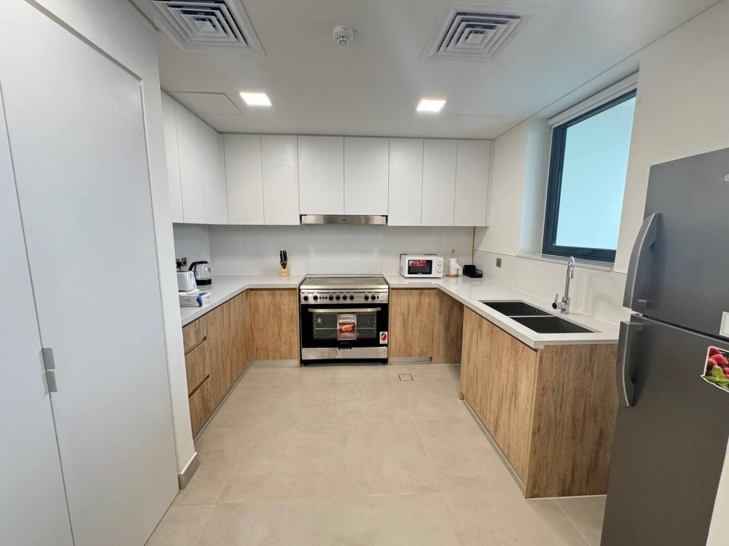 4br Luxury Yas Island Near F1 Abu Dhabi