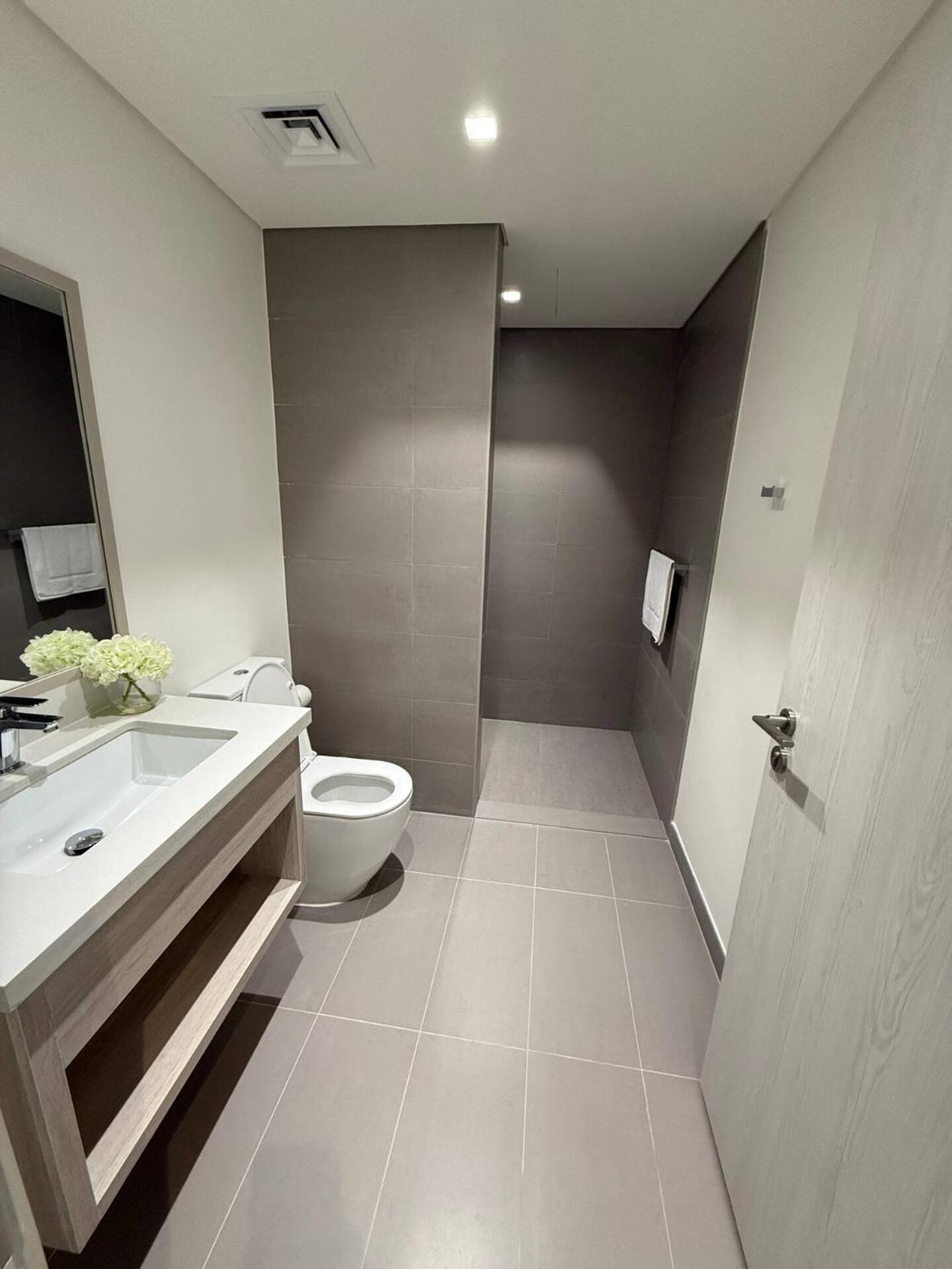 4br Luxury Yas Island Near F1